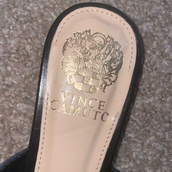 Vince Camuto - Picture 4 of 5